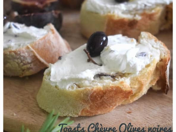 Toasts chèvre olives noires