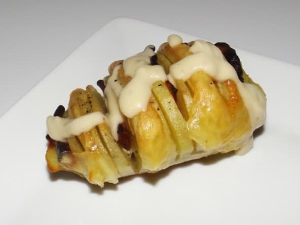 Pommes de terre rôties au four au chorizo, à l'emmental et à la sauce Roquefort