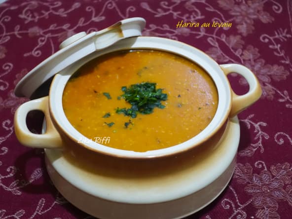 Harira au levain et à l'orge حريره بالخميره والتشيش