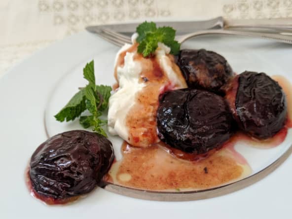 Prunes confites au fromage.