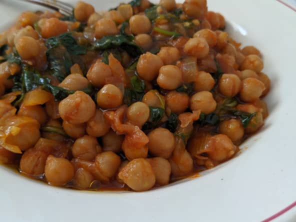 Pois chiches à la mâche et la roquette.