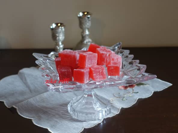 Loukoum turc ou rahat lukum au jus de grenade naturel