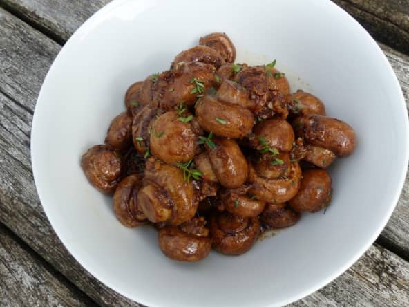 Champignons rôtis, sauce soja, balsamique, ail et thym