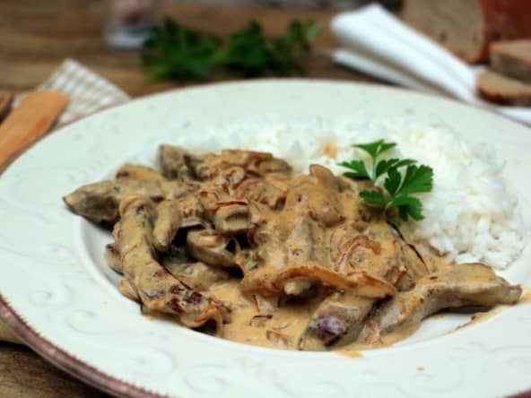 Foie de veau poêlé sauce crémeuse à l'oignon