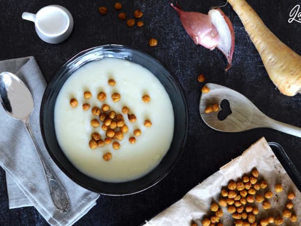 Velouté de panais crémé et ses croûtons de pois chiches au curry
