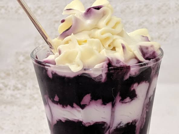 Crème dessert aux myrtilles.