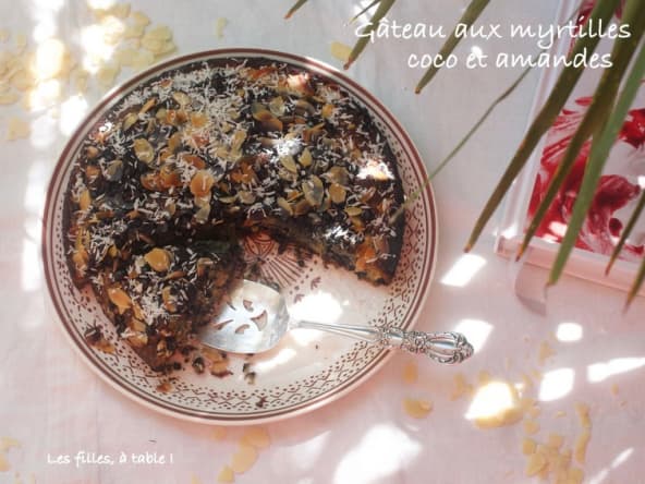 Gâteau aux myrtilles, noix de coco et amandes