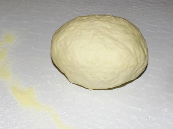 Pâte allégée à pizza à la semoule fine