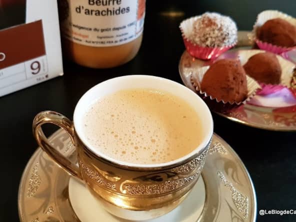 Café gras ou bulletproof coffee au beurre de cacahuètes