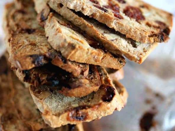Pain Crackers au thym, fruits secs et noix pour vos apéros