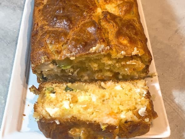 Cake aux crevettes, courgettes et feta