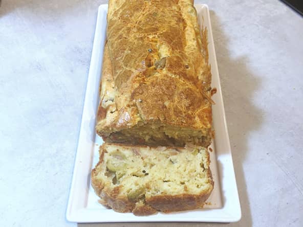 Cake aux olives et au thon à déguster tiède ou froid