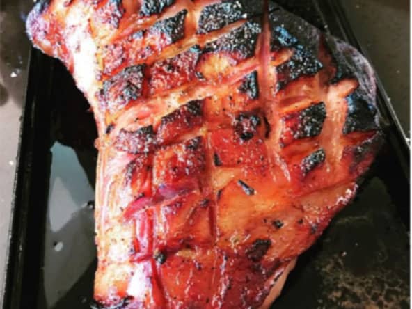 Le jambon de Noël caramélisé traditionnel