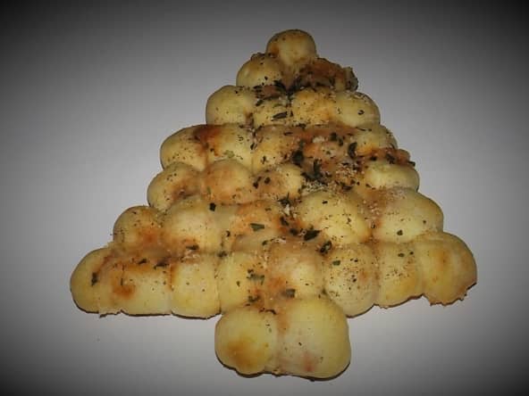 Sapin cheese balls mozzarella et tomate