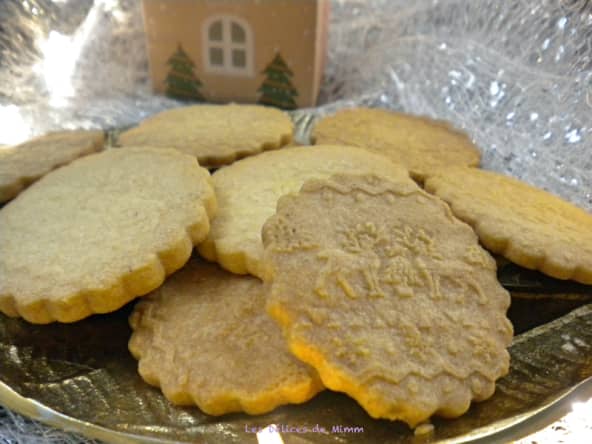 Biscuits de Noël faciles à réaliser avec un rouleau à motif 