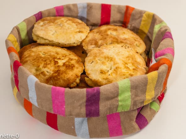 Banfora : des biscuits à l'ananas cuits à la poêle du Burkina Faso