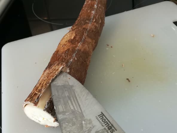 Préparer et cuisiner la racine de manioc