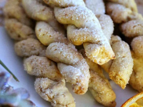 Biscuits torsadés à l'huile d'olive pour les fêtes