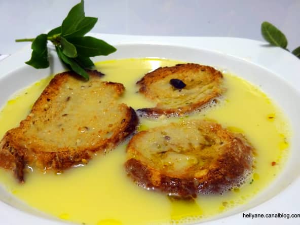 Aïgo boulido - Soupe provençale à l'ail et à la sauge