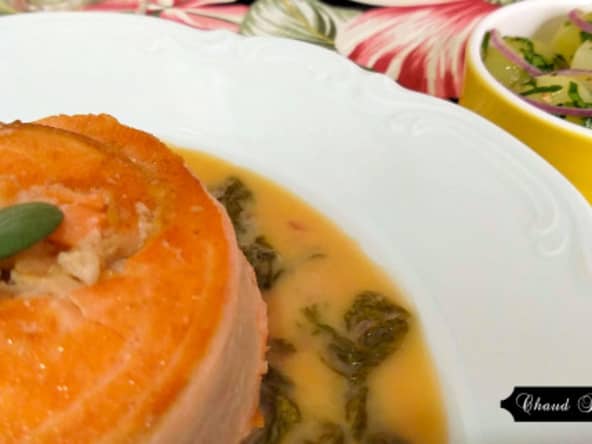 Darne de saumon à l’oseille, salade de chayote (cuisine française)