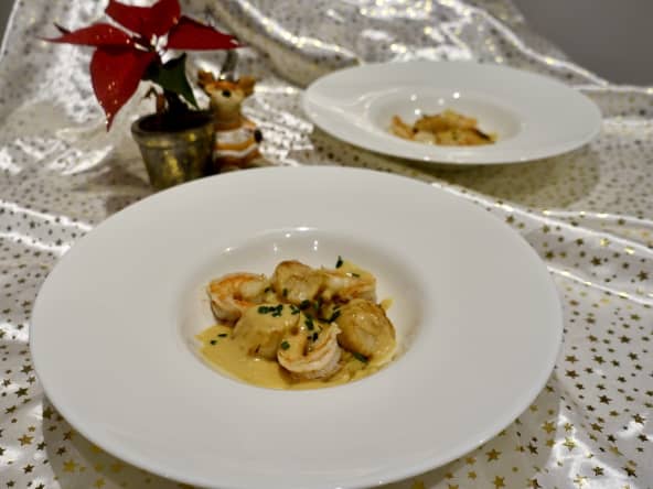 Entrée de Saint Jacques et gambas sur lit de poireaux