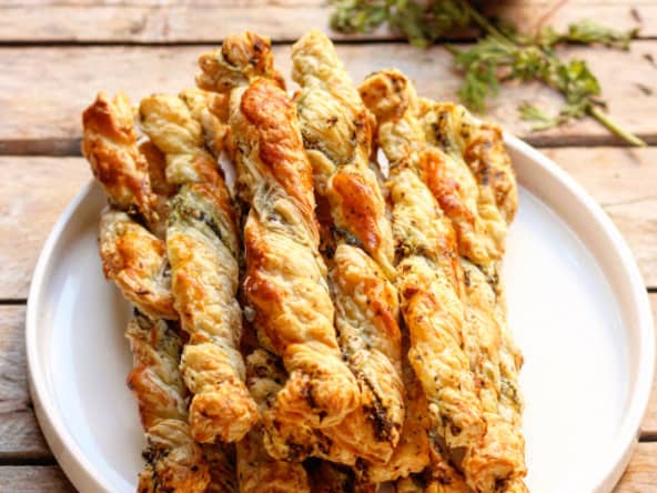 Torsades au pesto de fanes de carottes pour l'apéo