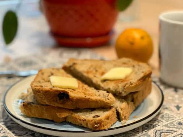Pain aux raisins et à la cannelle 