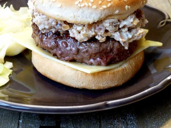 Burger ch'ti, sauce à la bière et fromage cheddar