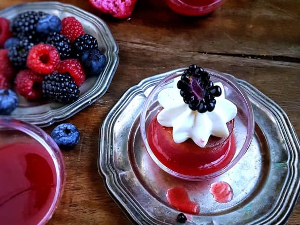 Baba sans alcool aux fruits rouges