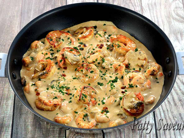 Recette de style thaï de crevettes à l’ail et sauce épicée au lait de coco