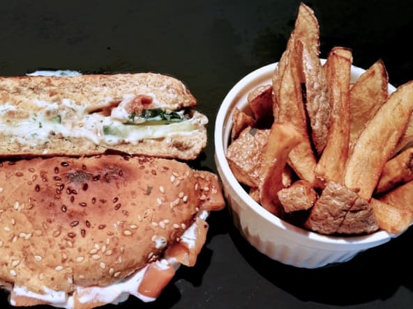 Burger saumon fumé et concombre