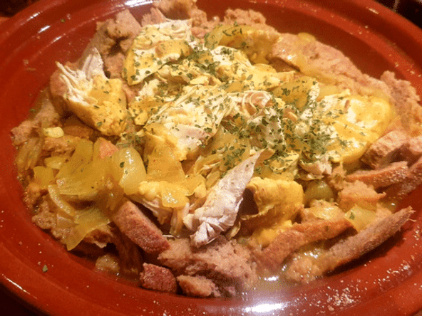 Terda Au poulet et pain Rassis De La Cuisine Marocaine