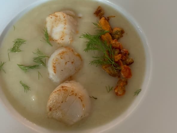 Crème de fenouil et Saint-Jacques snackées