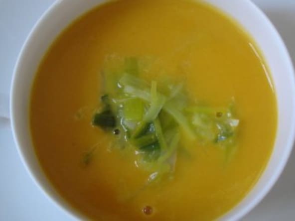 Velouté de butternut, effilochée de poireaux fondus