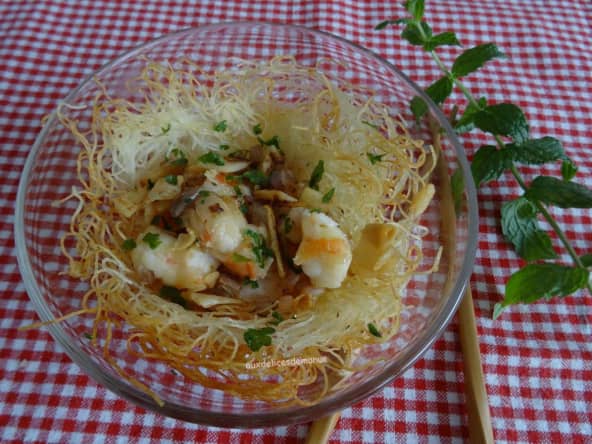 Nids de vermicelles de riz aux crevettes et pousses de bambou