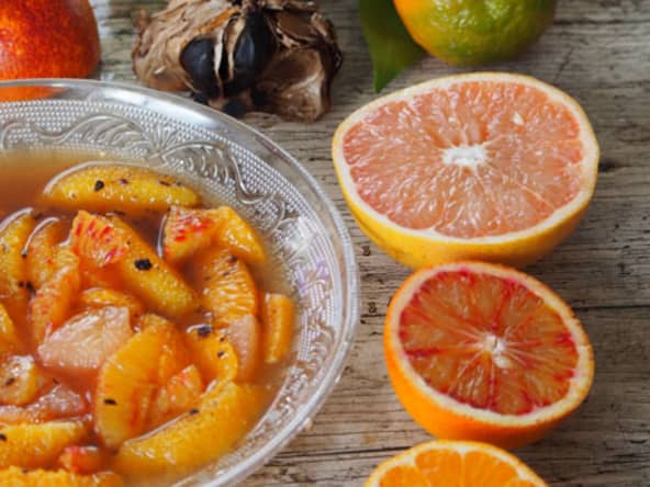 Salade d'agrumes vitaminée à l'ail noir