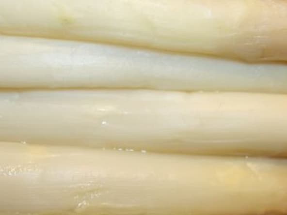 Asperges blanches des Landes et sauce mousseline ciboulette