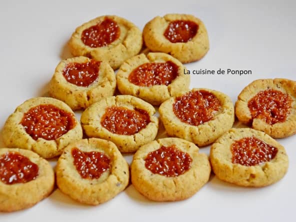 Biscuit aux noisettes, épices pain d'épices et confiture de lait