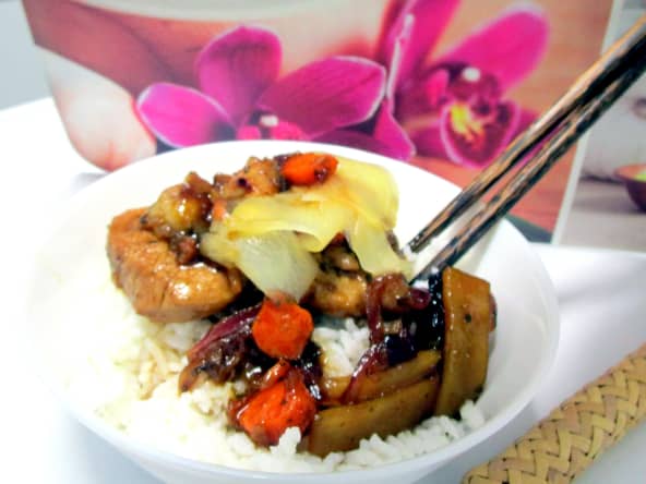 Porc au caramel, miel,  gingembre, sauce soja, nuoc mân au riz