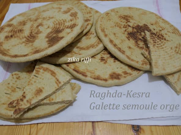 Raghda, kesra ou galette de semoule d'orge