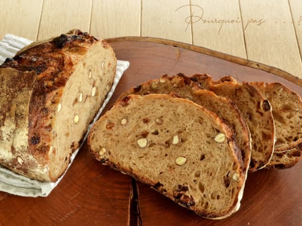 Pain au levain, bière noire, fruits secs