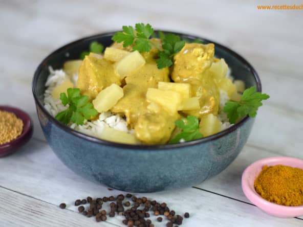 Porc au curry, à l'ananas et à la noix de coco