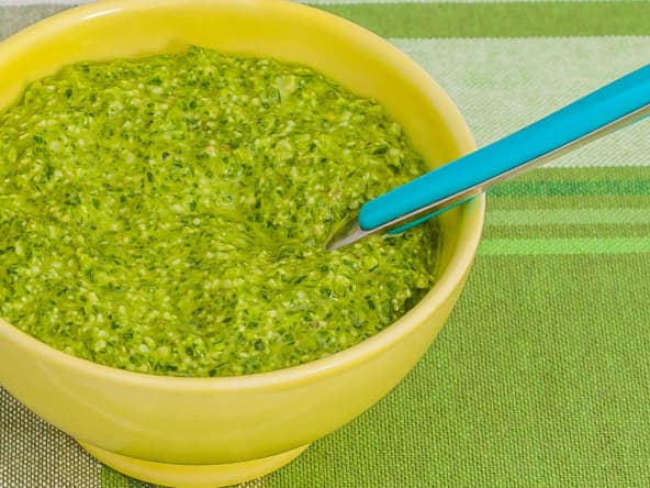 Pesto de fanes de radis