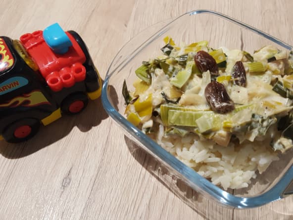 Petit pot cabillaud et poireaux à la crème, raisin secs, riz 