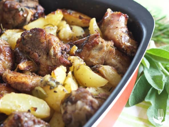 Agneau et pommes de terre au four pour fêter Pâques