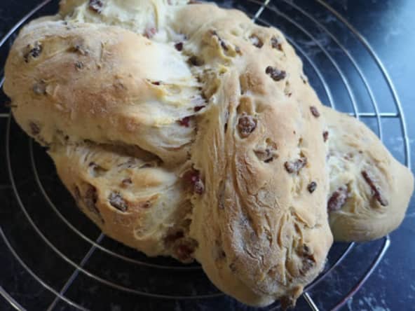 Pain tressé aux lardons et au romarin