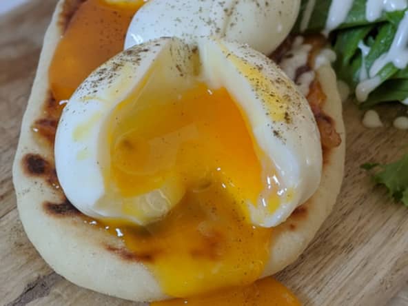 Œufs mollets sur Chutney de mangue et Naan.