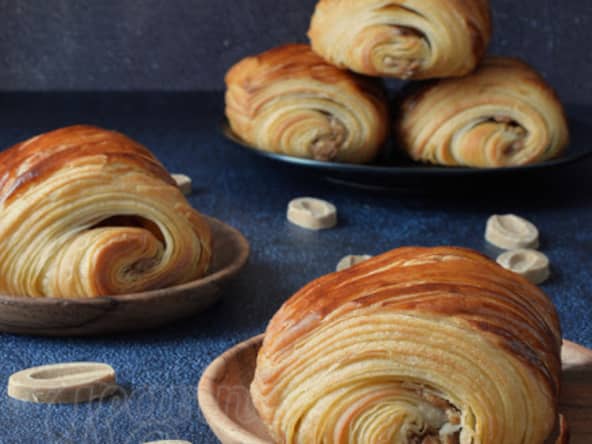 Le pain au chocolat au chocolat Dulcey et au praliné