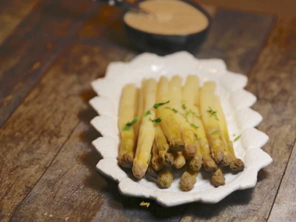Asperges sauce tonnato (thon, câpres, mayonnaise...)