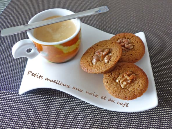 Petits moelleux aux noix et au café